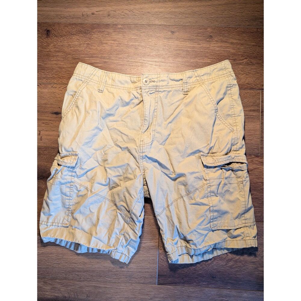 Plugg Co. Cargo Shorts Size: 34 Color: Beige